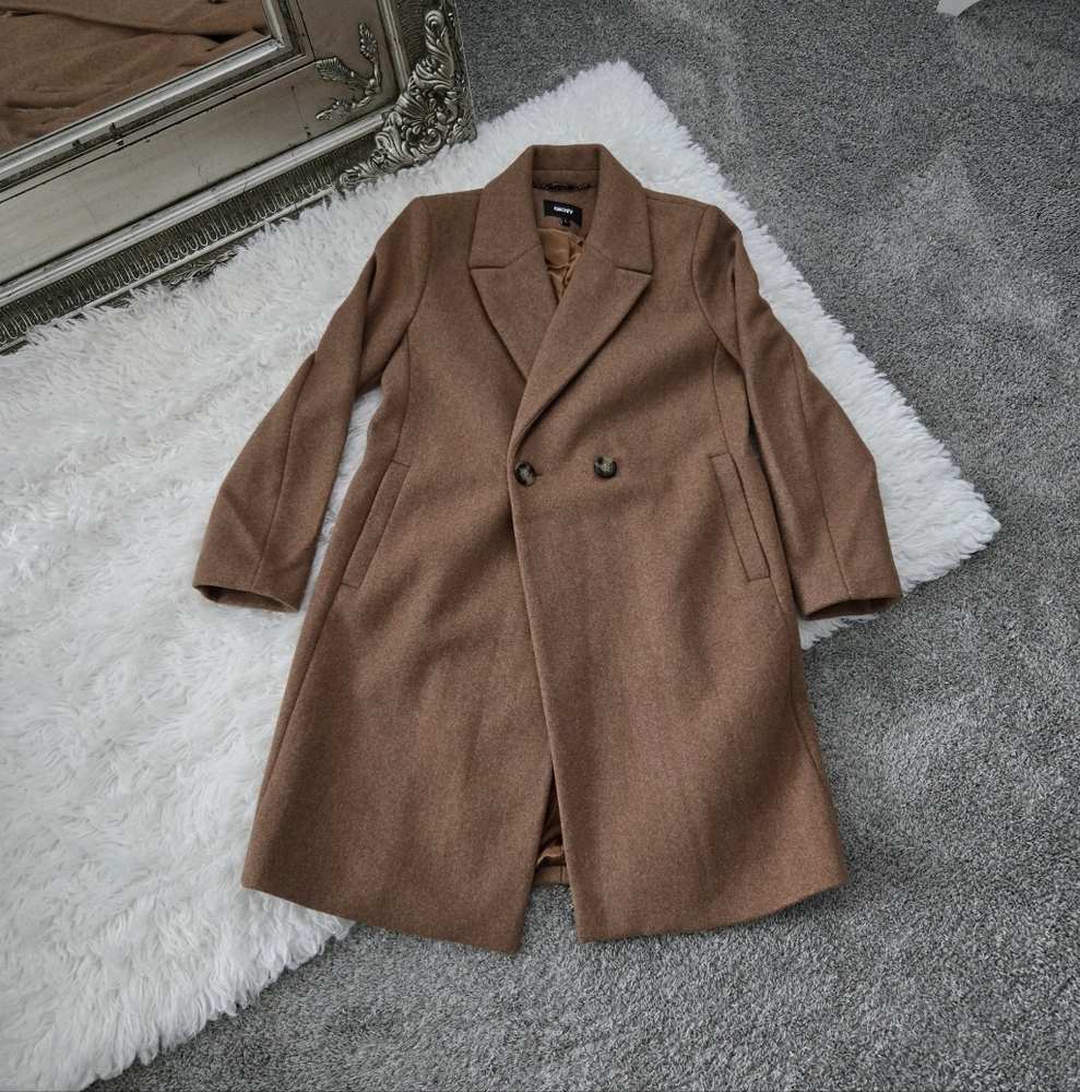 DKNY Women's Fashion Coat. Color: Camel. Size Medium. New Without tags.Single